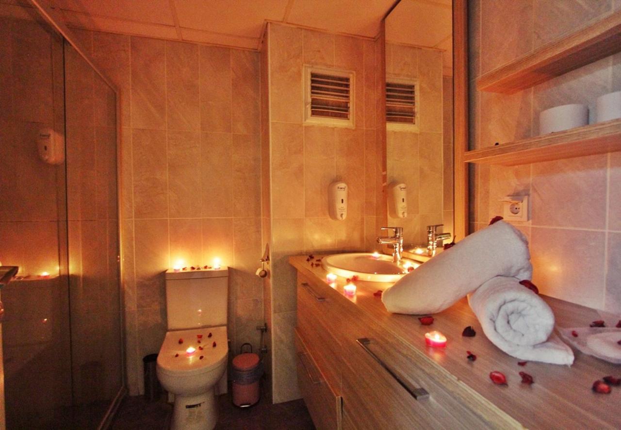 Red House Vip Apartmant Suites Provincia di Provincia di Istanbul Esterno foto