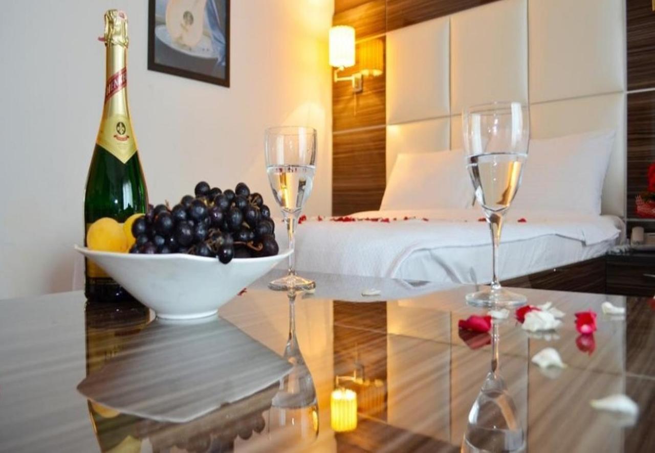 Red House Vip Apartmant Suites Provincia di Provincia di Istanbul Esterno foto