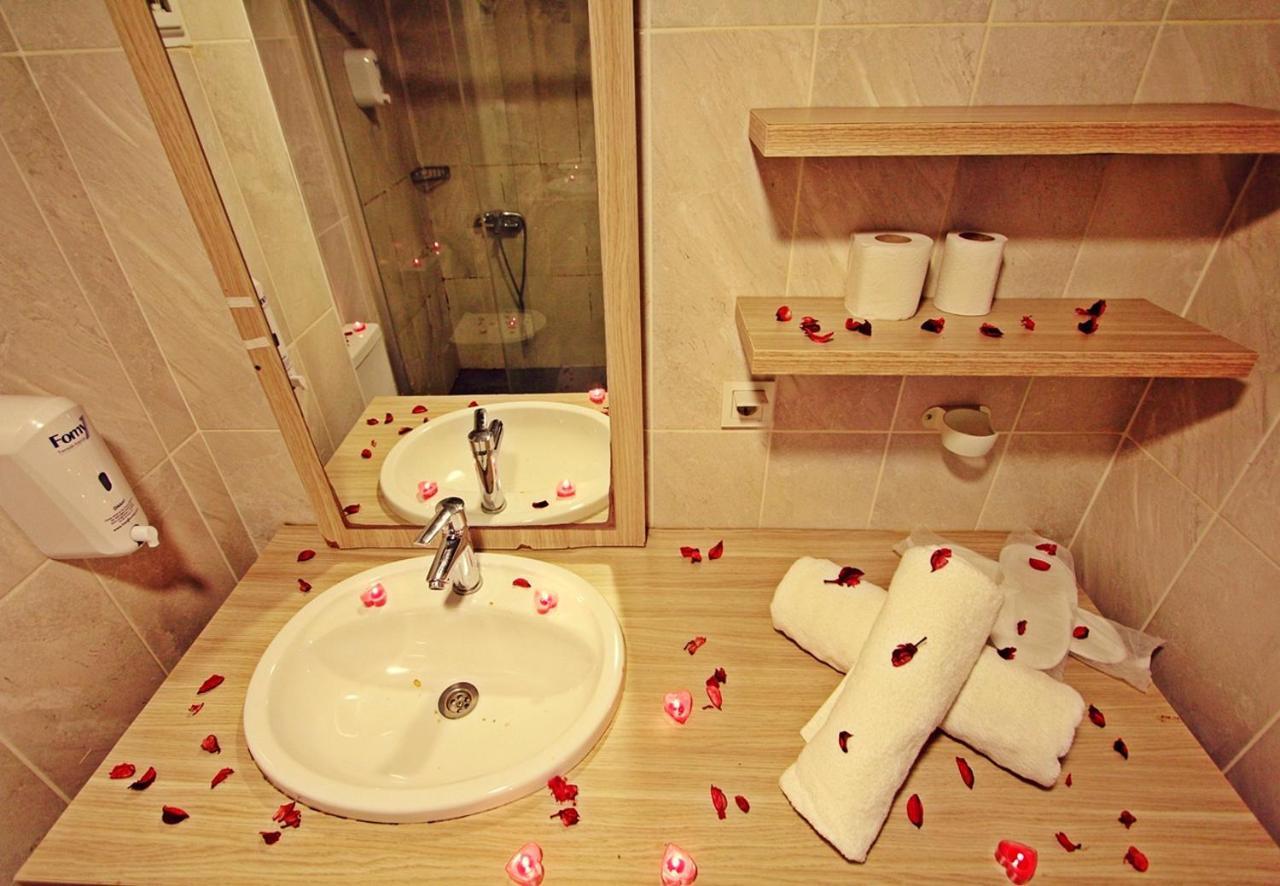 Red House Vip Apartmant Suites Provincia di Provincia di Istanbul Esterno foto